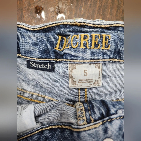 👸🩳 Denim shorts in size 5 by Decree - Picture 3 of 13